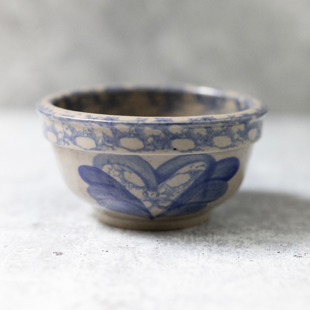 Vintage 1997 BBP Signed Beaumont Brothers Salt Glazed Pottery Bowl Blue Heart 4"
